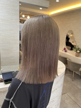 ラビス クローバー(Lovis clover) ミルクティーベージュ