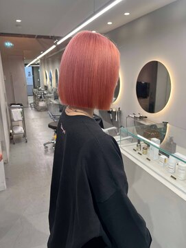 ソル ジングウマエ(SOL JINGUMAE) サーモンピンク ダブルカラーボブ