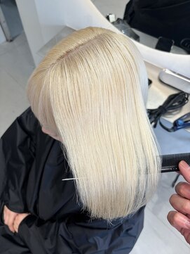 ソル 栄矢場町(SOL) 抜きっぱなしブロンド/裾カラー/ミニマムボブ