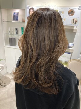 シェノン 赤羽店(CHAINON) 明るめカラーカーキベージュくびれセミロング40代