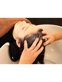 人気の《NESPA￥4400》がオススメ！フルフラットのシャンプー台でリラックスしながら頭皮と髪をケア◎