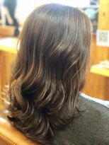 ララテラス(LaLa Terrace)&nbsp;カーキグレージュ×大人かわいい外ハネゆるふわセミディ