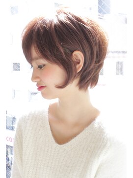 レウナ 外苑前(Reuna) 【３０代４０代５０代】大人耳かけ小顔ショート