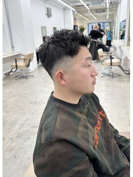 ニュート(Neut ) ショートパーマ/フェードカット