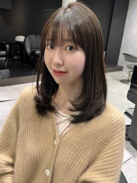 シティ(CITY) ミディアムレイヤーカット　ベージュカラー　韓国ヘア