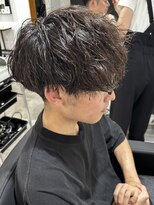 ヒュイル バイ ニアウ(Hwyl by Niau) メンズマッシュパーマニュアンスパーマスパイラルパーマ刈り上げ