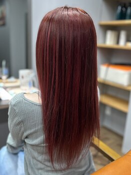 リリー(LILY)の写真/ブリーチ後のハイダメージ毛でも内部から補修しツヤツヤ髪が続く―*高品質の薬剤が自慢♪