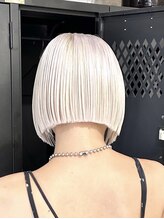 ヲタク(wotaku.)&nbsp;ホワイトカラーホワイトヘアホワイトブリーチトリプルカラーボブ