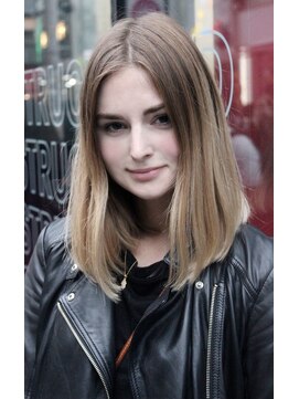 ワースホワイル(WORTH WHILE) マチルダボブピンクベージュインナーグレージュハイライト大人