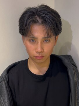 ボンドストーリールミエール(Bond Story lumiere) フェザーパーマセンターパートフェザーショート