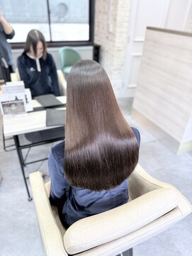 シシ 新宿(She 2.) 美髪矯正艶カラー