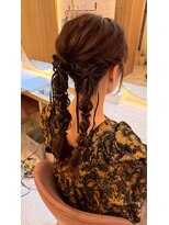 ヘアアレンジメント ボガスティーズ 溝の口店(Hair arrangement Vogusty's)&nbsp;ツインあみ下ろし/タイトツイン/定番/参列/イベント