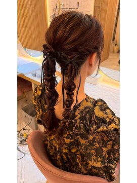 ヘアアレンジメント ボガスティーズ 溝の口店(Hair arrangement Vogusty's) ツインあみ下ろし/タイトツイン/定番/参列/イベント