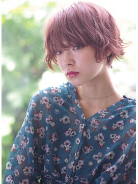 サークル(CIRCLE) マッシュショートカーキグレージュ大人かわいいフェザーバング