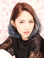 エマージュ 渋谷(Emerge)&nbsp;甘口、辛口どっちにもハマる内巻きスカイブルーカラー