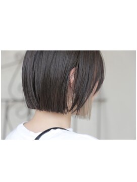 ライカ(Lycka) 切りっぱなしボブ・デザインカラー