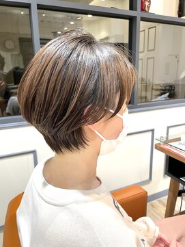 ネオリーブエム(Neolive em;) マッシュショート☆耳にかけて可愛いスタイル☆