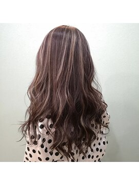 リリス(l'iris) 20代大人かわいいゆるふわ愛されハイライトフェアリーレイヤー