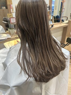 カシータフロル 守山(Casita flor) 白髪ぼかしハイライト