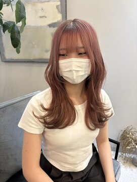 ジエクト ヴィシア(The Ect VIXIA) くびれレイヤー　裾カラー　レイヤーカット　ピンクベージュ