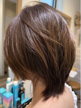 大人女性の魅力を引き出すショートヘア。髪質やクセを見極めたカットで、あなたに似合うスタイルをご提案◎