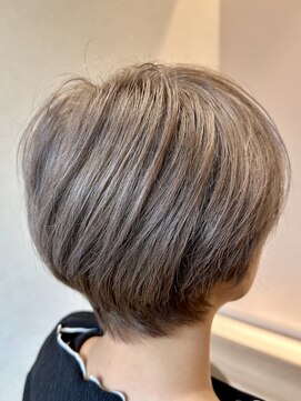 ビーフォーユー(B4U) マッシュショート×アッシュベージュ！