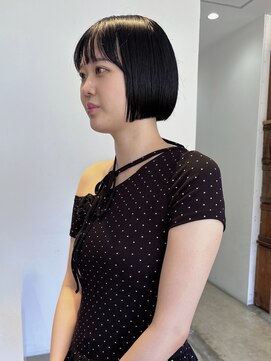 ヘアーアイストゥーレ(HAIR ICI TRE) ミニボブ　ぷつっとボブ　ダークグレー