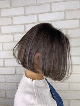 シシ 新宿(She 2.) コントラストグラデーションボブ