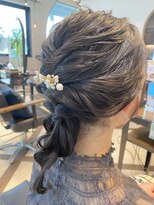 レジーナ トリドール(REGINA Tri'or)&nbsp;【八角】三つ編み＋編み下ろしでキュートに♪