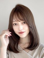 思わず触れたくなるミディアムレイヤー