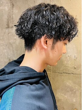 ソレイユ バイ アルフレッド(SOLEIL by alfRed) 《メンズパーマ》　ツイストスパイラルパーマ　センターパート