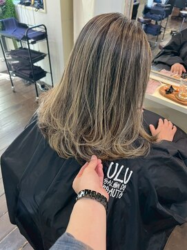 ウル(Ulu) 白髪ぼかしバレイヤージュ