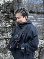 ビューティーリゾート アカヒゲ(Beauty Resort AKAHIGE) スパイキーショート×金メッシュ