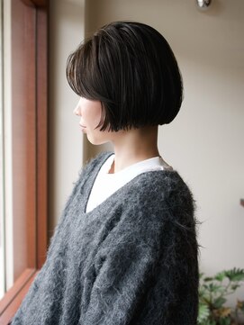 モノリス(MONOLITH.) ミニボブ・ダークアッシュ