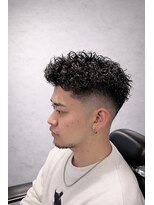 ワンワンオー バーバーショップ 長浜店(@110 BARBER SHOP)&nbsp;【ピンパーマ × スキンフェード】無造作な大人の色気を演出