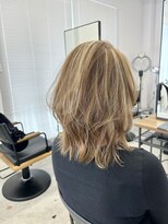 テラス トヨタ(Telasu Toyota)&nbsp;海外ガール風スタイルのレイヤーカットと多めハイライト◎