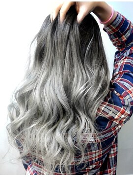 シェルティ フィエル(Shelltie Fiel) スモーキーシルバーグラデーション