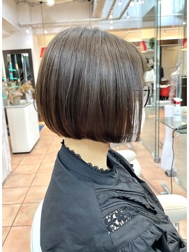 ブルーム コスタ(Blume COSTA) 襟足ギリギリの丸みショートボブ