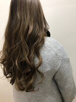 モルニ(MORNI)&nbsp;グレージュ_マロンベージュ Aラインボブ かきあげ