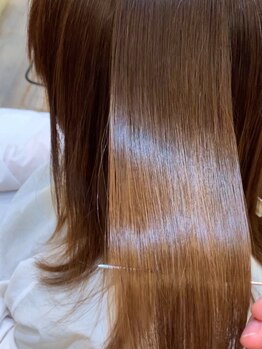 アイリーヘアー(iriE hair)の写真/【京成八幡駅10秒】新感覚の《艶髪ストレート》レブリン酸の効果で今までにない艶と柔らかさが生まれます！