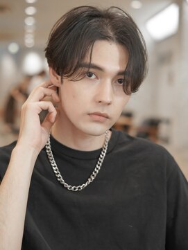 ジョエミバイアンアミ(joemi by Un ami) 韓流ヘア センターパート 毛流れパーマ メンズパーマ 前下がり