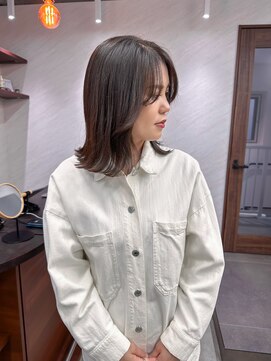 トーン(tone) 【大人可愛いスタイル】ぱつっとヘア×顔周りレイヤー