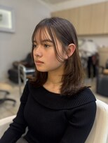 フレア(FLAiR)&nbsp;10代20代顔周りレイヤースタイルシースルーバングコテ巻き仕上げ