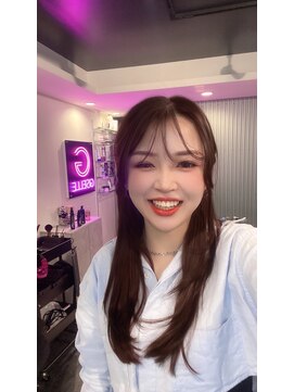 ジゼル(GISELLE) 顔まわりレイヤーで小顔効果＆軽やか見えも◎