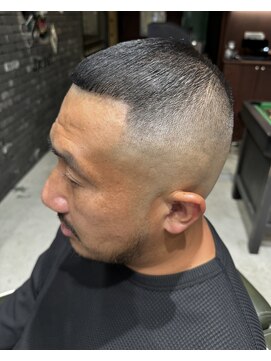 フォーコーナーズカットショップスリーセント 栄(FourCornersCutShop 3/cent) クロップ/ボウズフェード/クロップフェード/バズカット/刈り上げ