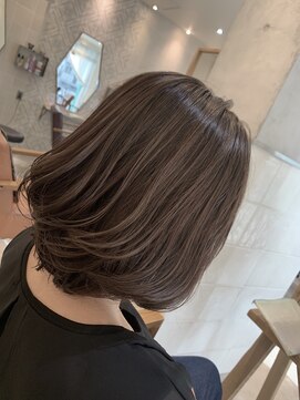 ツリーズ(Trees) グレージュカラー