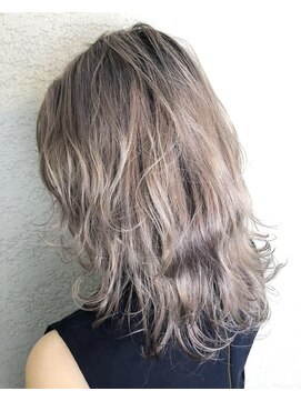 ヘアサロン アティリー(Hair Salon Attirer) 西梅田/ボブ/グレーベージュ/白髪ぼかし/ハイライト/ベージュ