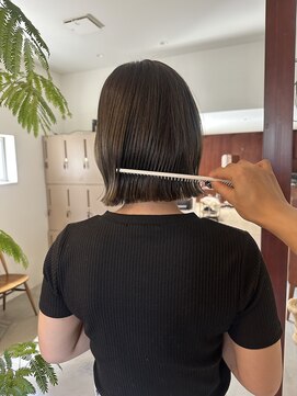 デン(den) 外はねボブ　くすみベージュ