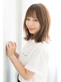 外ハネ アッシュベージュ ミディアム