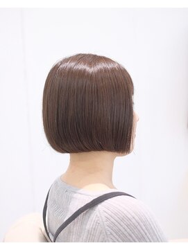 エンハンスヘアー(En hance hair) オリーブカラー×前下がりボブ